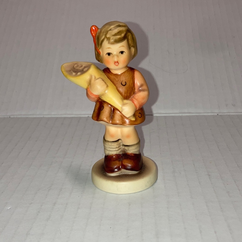 Hummel A Sweet Offering 549 3/0 Girl Figurine holding flowers